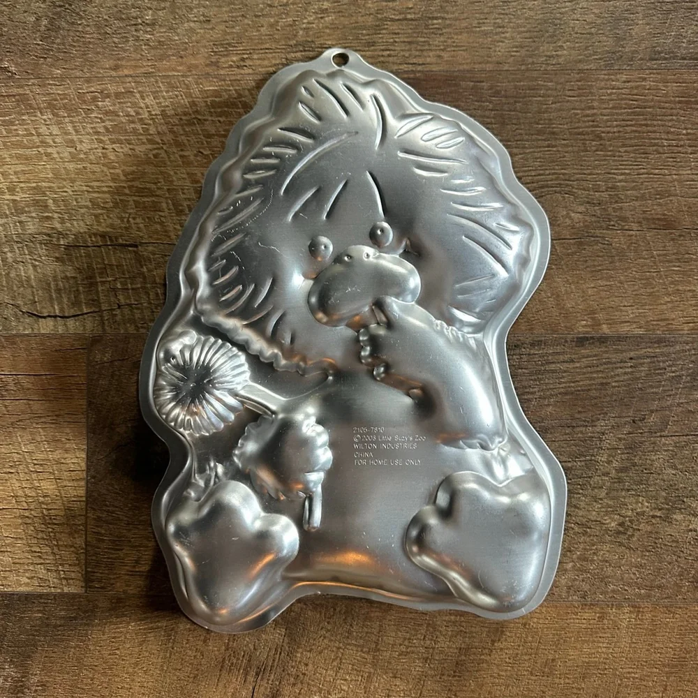 Wilton 2003 Little Suzy's Zoo Silver Aluminum Cake Pan
